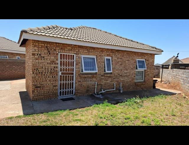 2 BEDROOM HOUSE FOR SALE IN LENASIA EXT 1